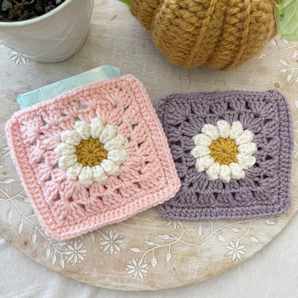 Crochet Daisy Granny Square Pouch